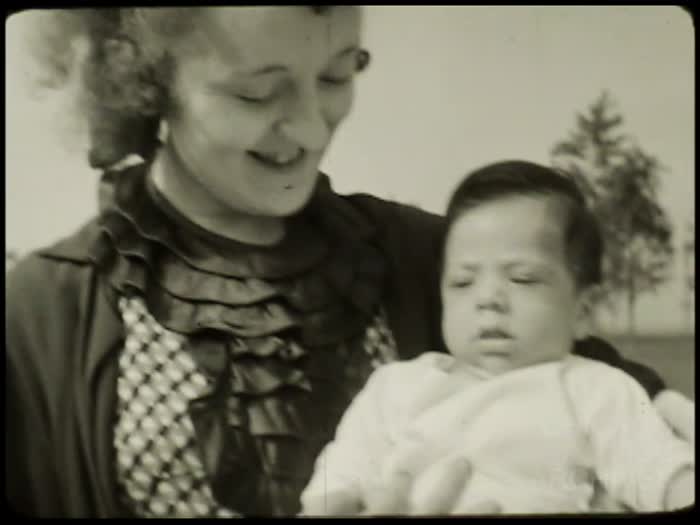 1935 (circa): Judy, Rose &amp; baby Shelly