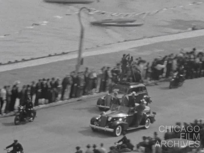 1937: Ann + Sis Fall - [FDR Motorcade]